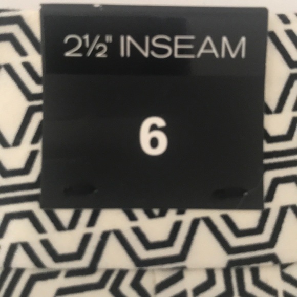 Express NWT zig-zag Shorts Black & Off-White - Picture 6 of 8